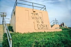 JEFF DIVINE - Photographie Surf Vintage - 'Tom Wolfe Is A Dork Pumphouse Windansea 70's'